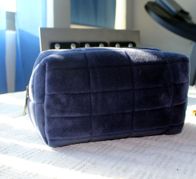 Large Capacity Pink Checkered Makeup Bag for Travel