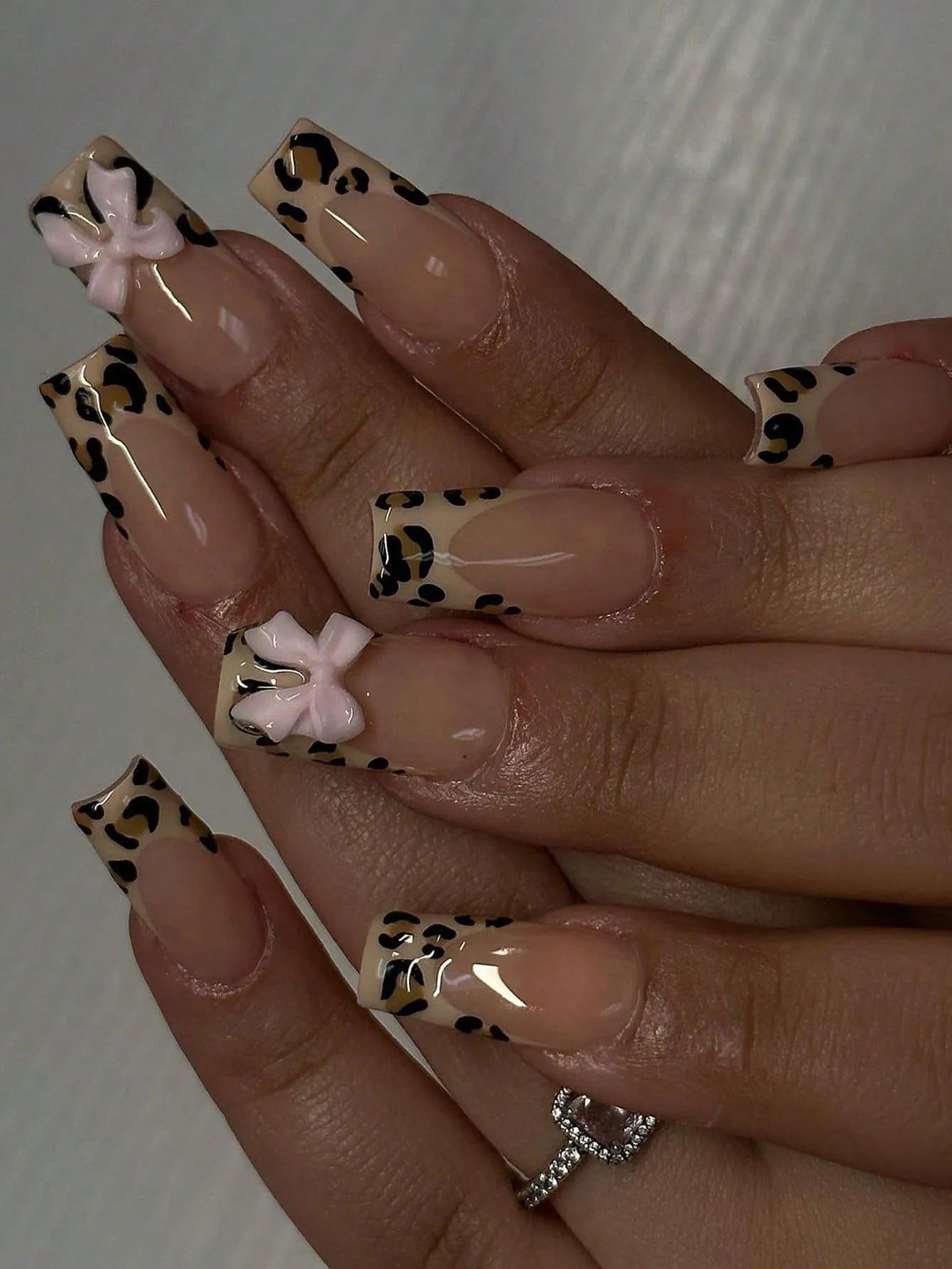24PCS- Coffin nail plate, 3D 3D pink bow, pink flower pattern decoration, rhinestone setting, suitable for fashionable girls
